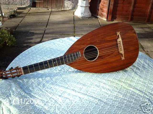 German_lute_guitar_front