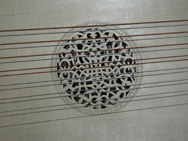 Ken_Brodkey_8_course_Renaissance_Lute_closeup_rosette