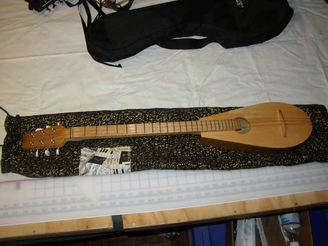 Shady_Grove_chromatic_strolling_dulcimer_with_quilted_bag